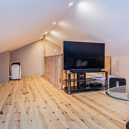 Centennial 6-Bedroom Waterfront Palace Sleeps 14 モントリオール エクステリア 写真