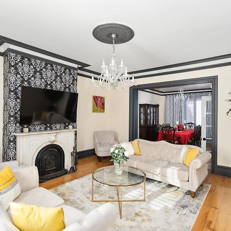 Centennial 6-Bedroom Waterfront Palace Sleeps 14 モントリオール エクステリア 写真