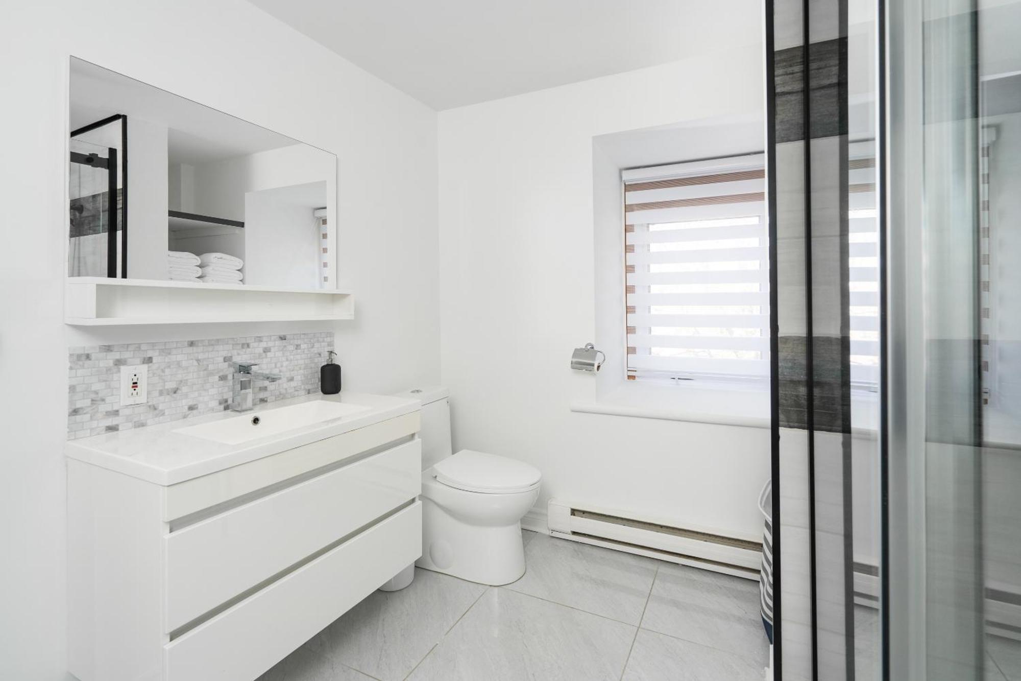 Centennial 6-Bedroom Waterfront Palace Sleeps 14 モントリオール エクステリア 写真