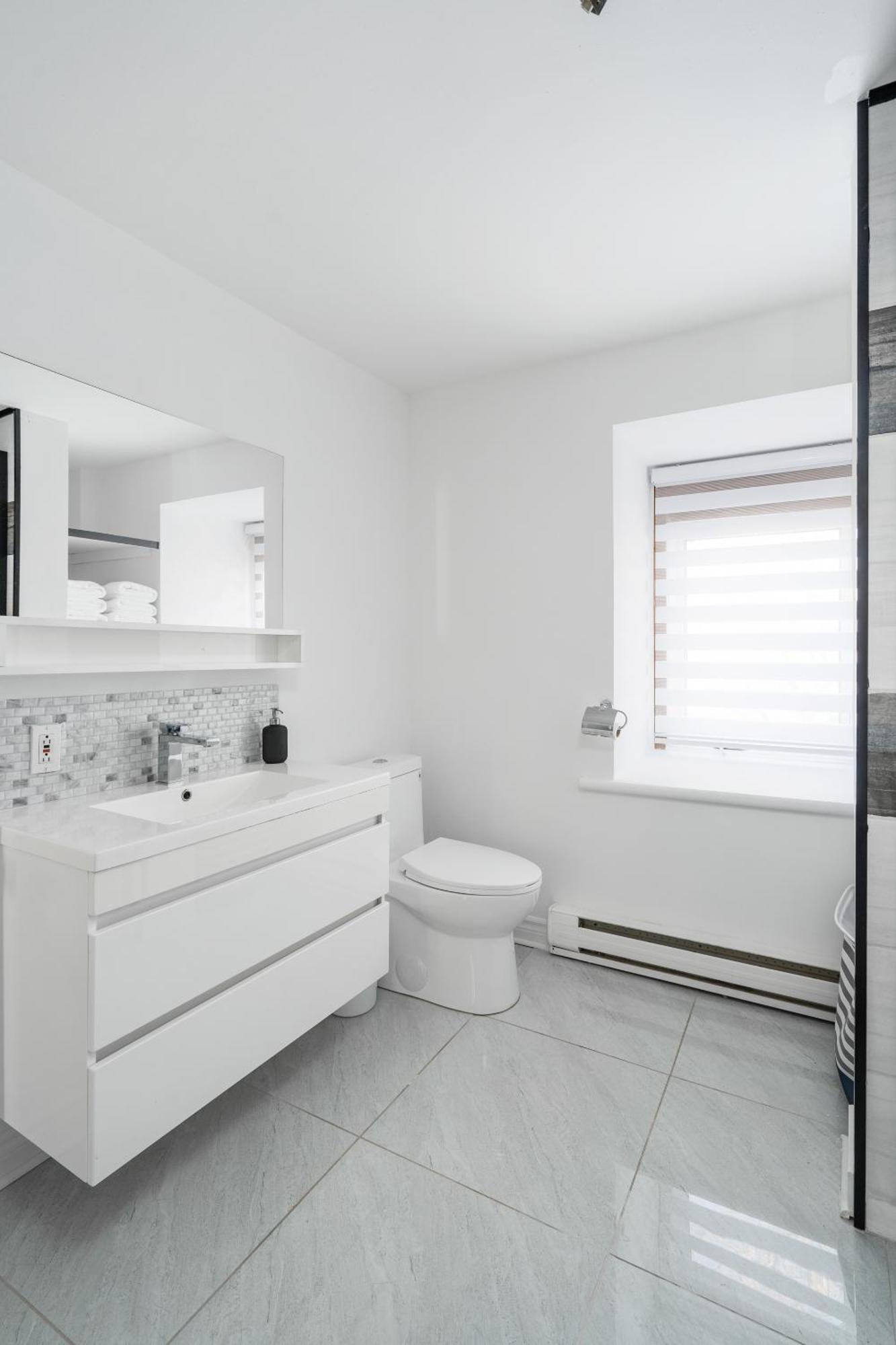 Centennial 6-Bedroom Waterfront Palace Sleeps 14 モントリオール エクステリア 写真