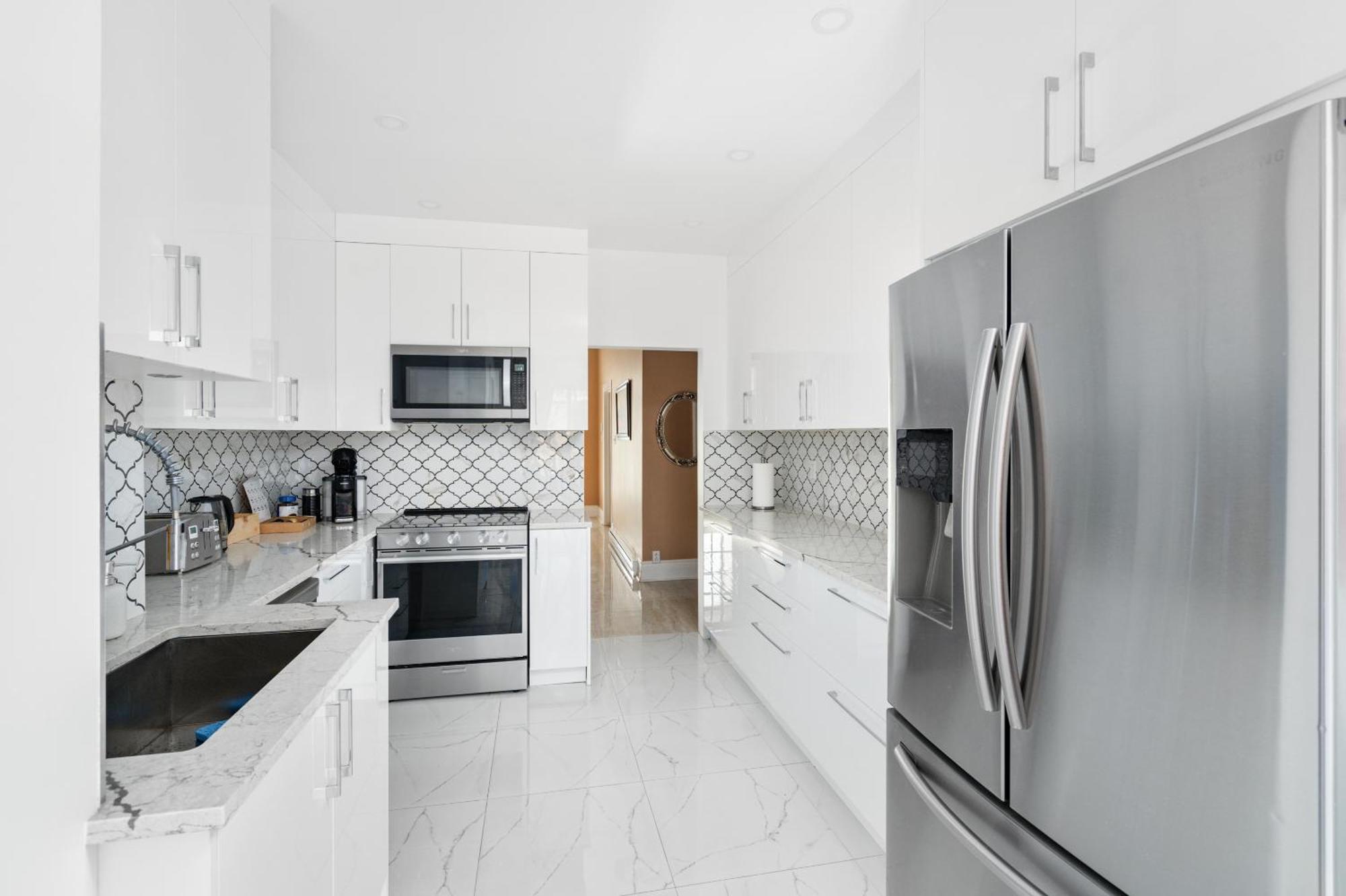 Centennial 6-Bedroom Waterfront Palace Sleeps 14 モントリオール エクステリア 写真