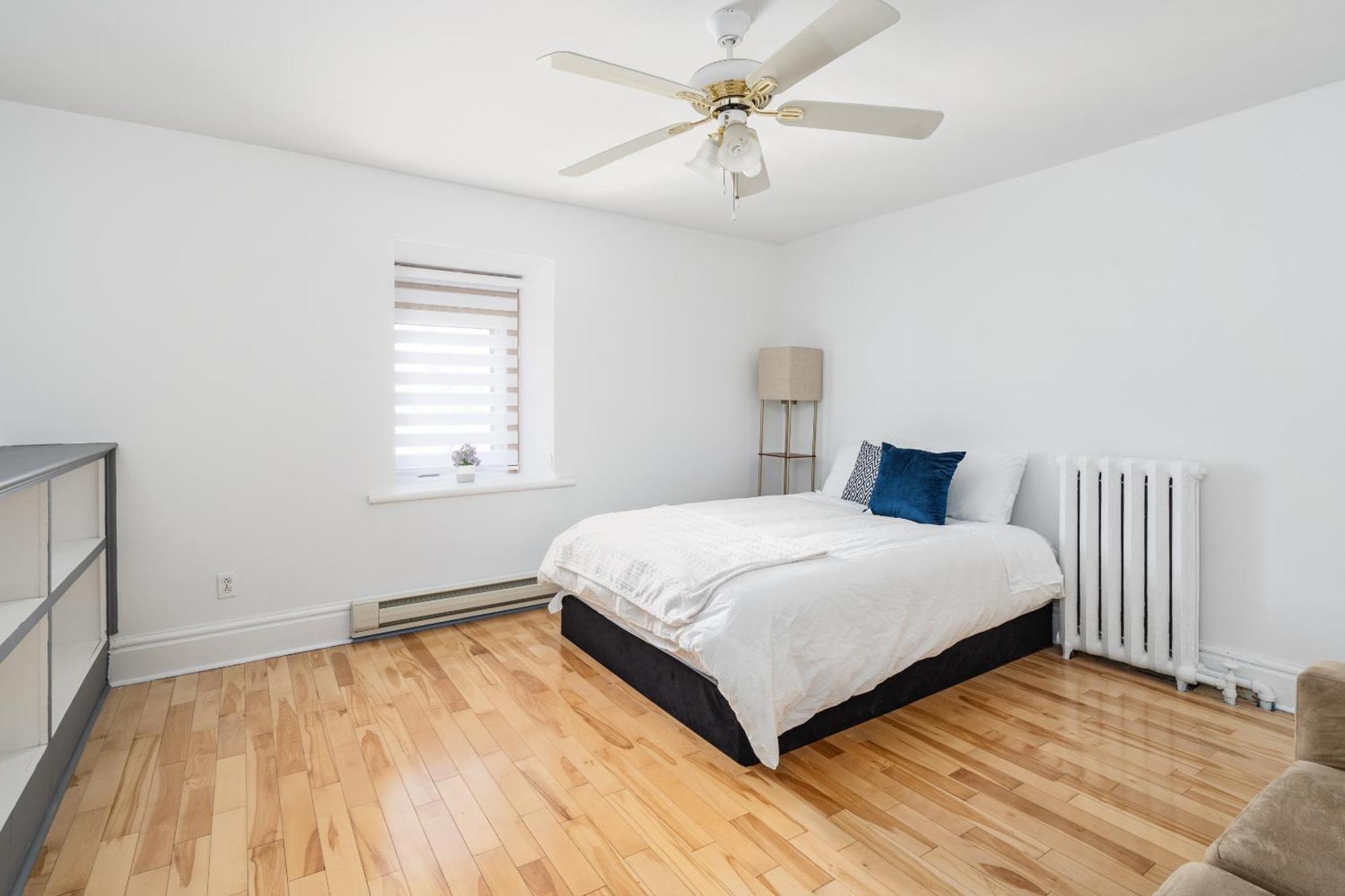 Centennial 6-Bedroom Waterfront Palace Sleeps 14 モントリオール エクステリア 写真