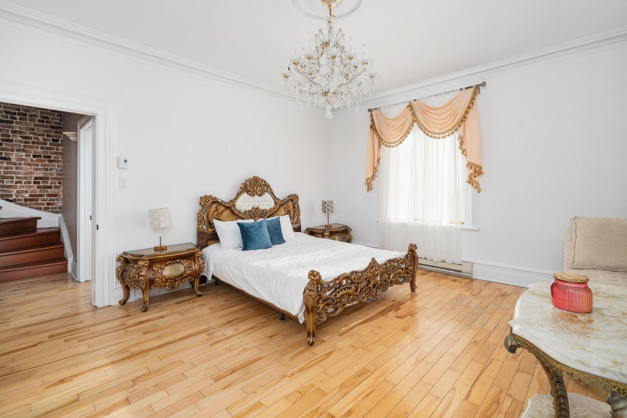 Centennial 6-Bedroom Waterfront Palace Sleeps 14 モントリオール エクステリア 写真