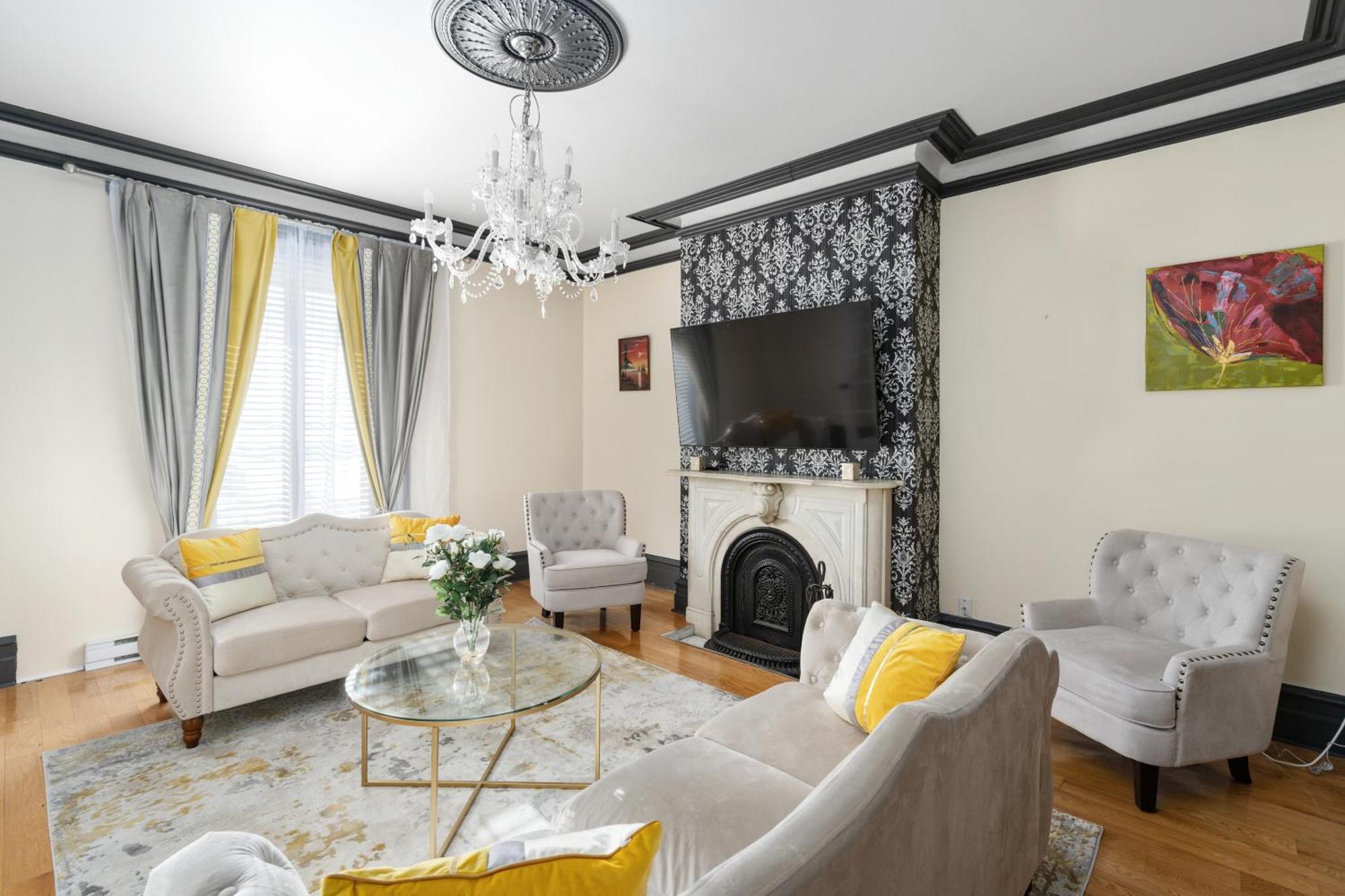 Centennial 6-Bedroom Waterfront Palace Sleeps 14 モントリオール エクステリア 写真