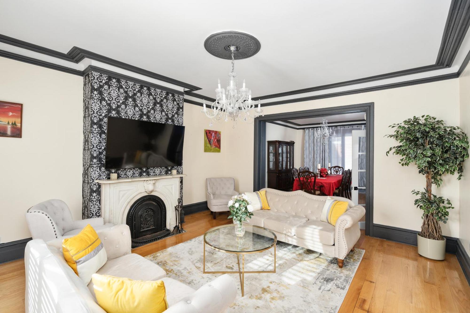 Centennial 6-Bedroom Waterfront Palace Sleeps 14 モントリオール エクステリア 写真